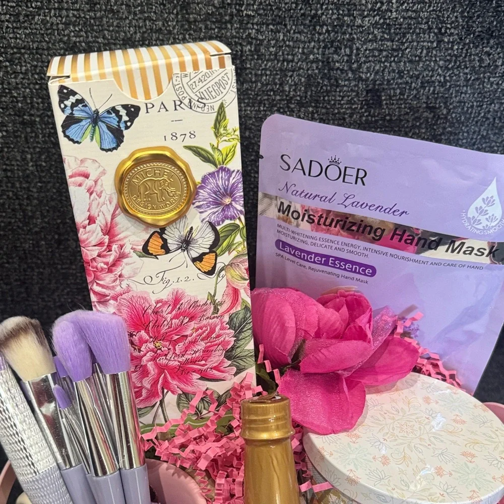 Sand + Fog Candle & Spa Gift Basket - Picture 4 of 5